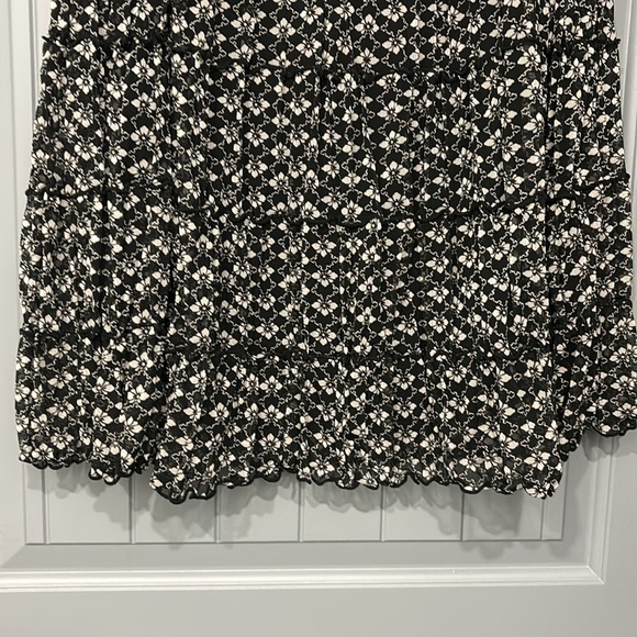 Max Studio Floral tiered XL skirt w/in slip elastic waist excellent condition - Picture 3 of 3